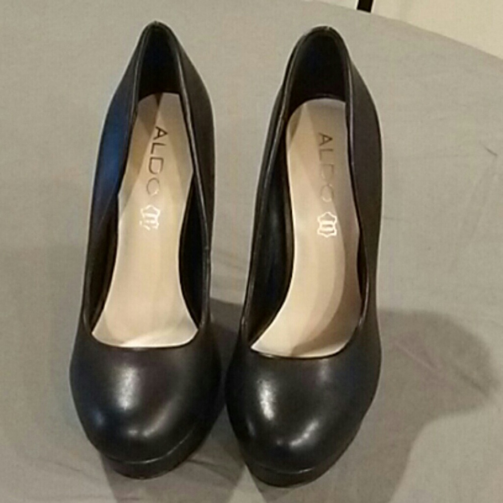 Aldo closed toe leather black heels